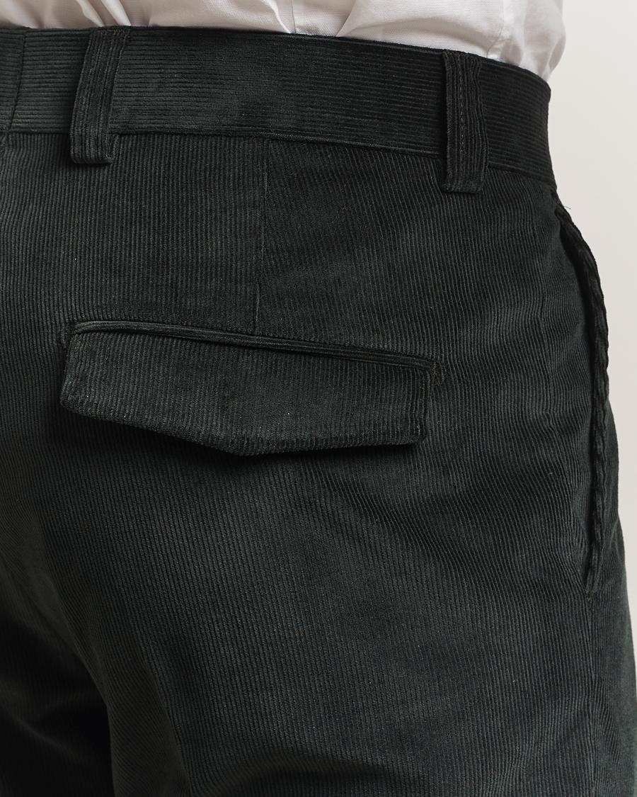 Men | Trousers | Tiger of Sweden | Tenuta Pleated Corduroy Trousers Midnight Green