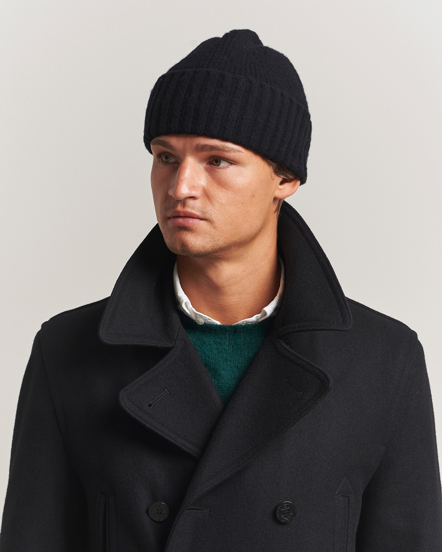 Men | Beanies | Robert Mackie | Rona Ribbed Shaggy Lambswool Beanie Black
