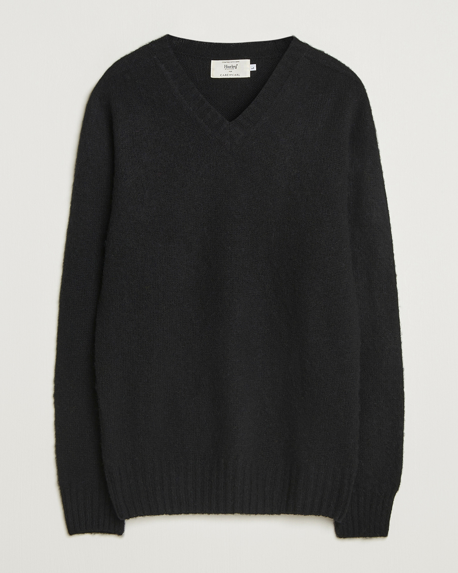 Men | Sweaters & Knitwear | Harley Of Scotland for Care of Carl | Harley Of Scotland Brushed Supersoft Lambswool V-Neck Black