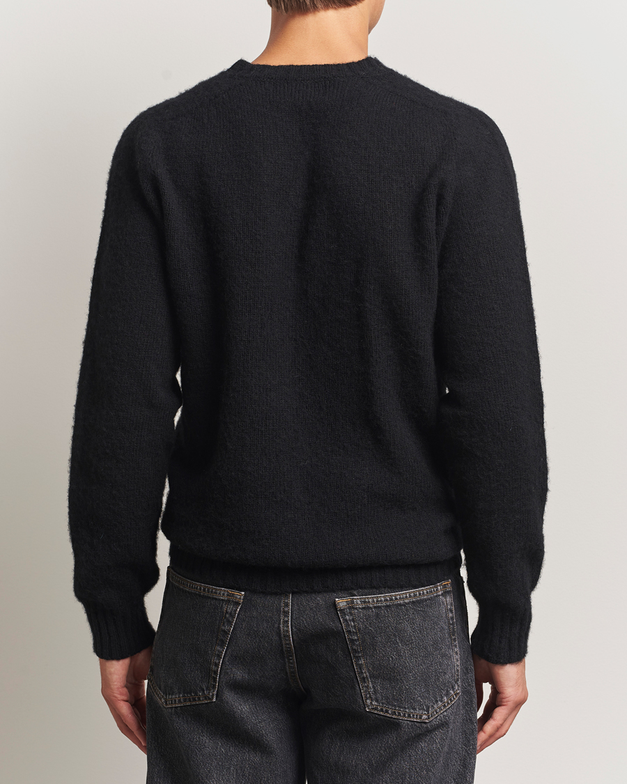 Men | Sweaters & Knitwear | Harley Of Scotland for Care of Carl | Harley Of Scotland Brushed Supersoft Lambswool V-Neck Black