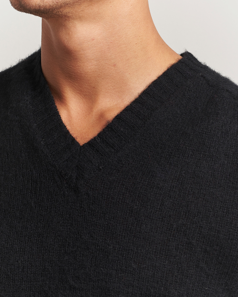 Men | Sweaters & Knitwear | Harley Of Scotland for Care of Carl | Harley Of Scotland Brushed Supersoft Lambswool V-Neck Black