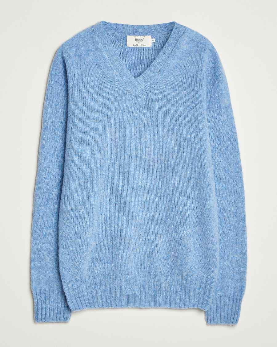 Men | Sweaters & Knitwear | Harley Of Scotland for Care of Carl | Harley Of Scotland Brushed Supersoft Lambswool V-Neck Light Blue