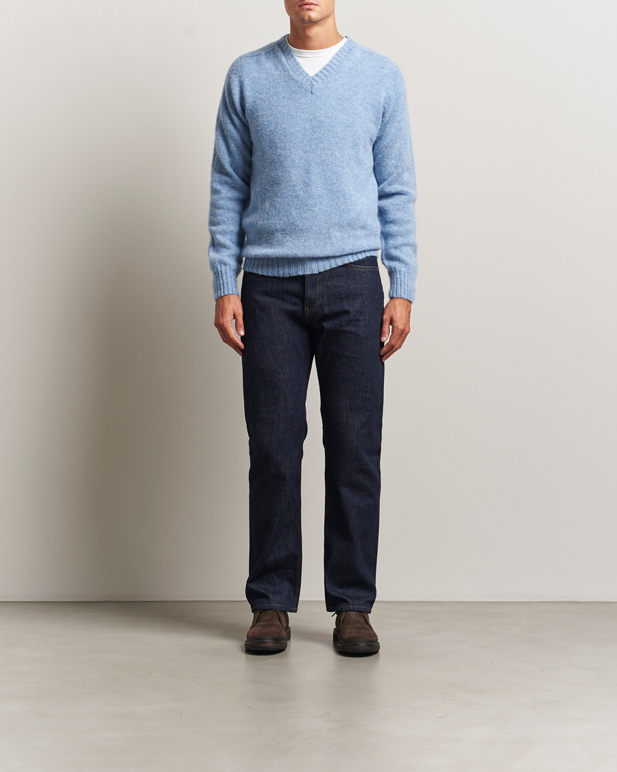 Men | Sweaters & Knitwear | Harley Of Scotland for Care of Carl | Harley Of Scotland Brushed Supersoft Lambswool V-Neck Light Blue