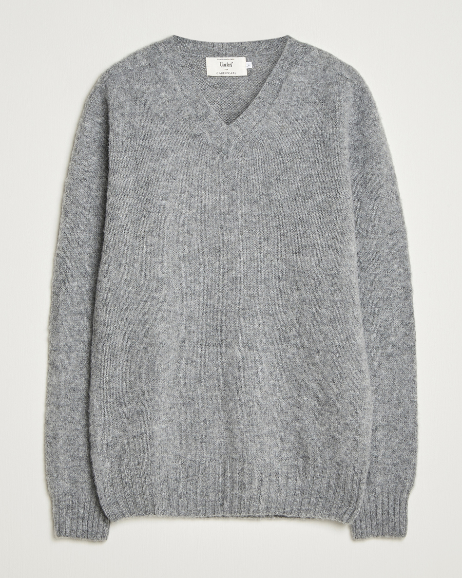 Men | Sweaters & Knitwear | Harley Of Scotland for Care of Carl | Harley Of Scotland Brushed Supersoft Lambswool V-Neck Mid Grey