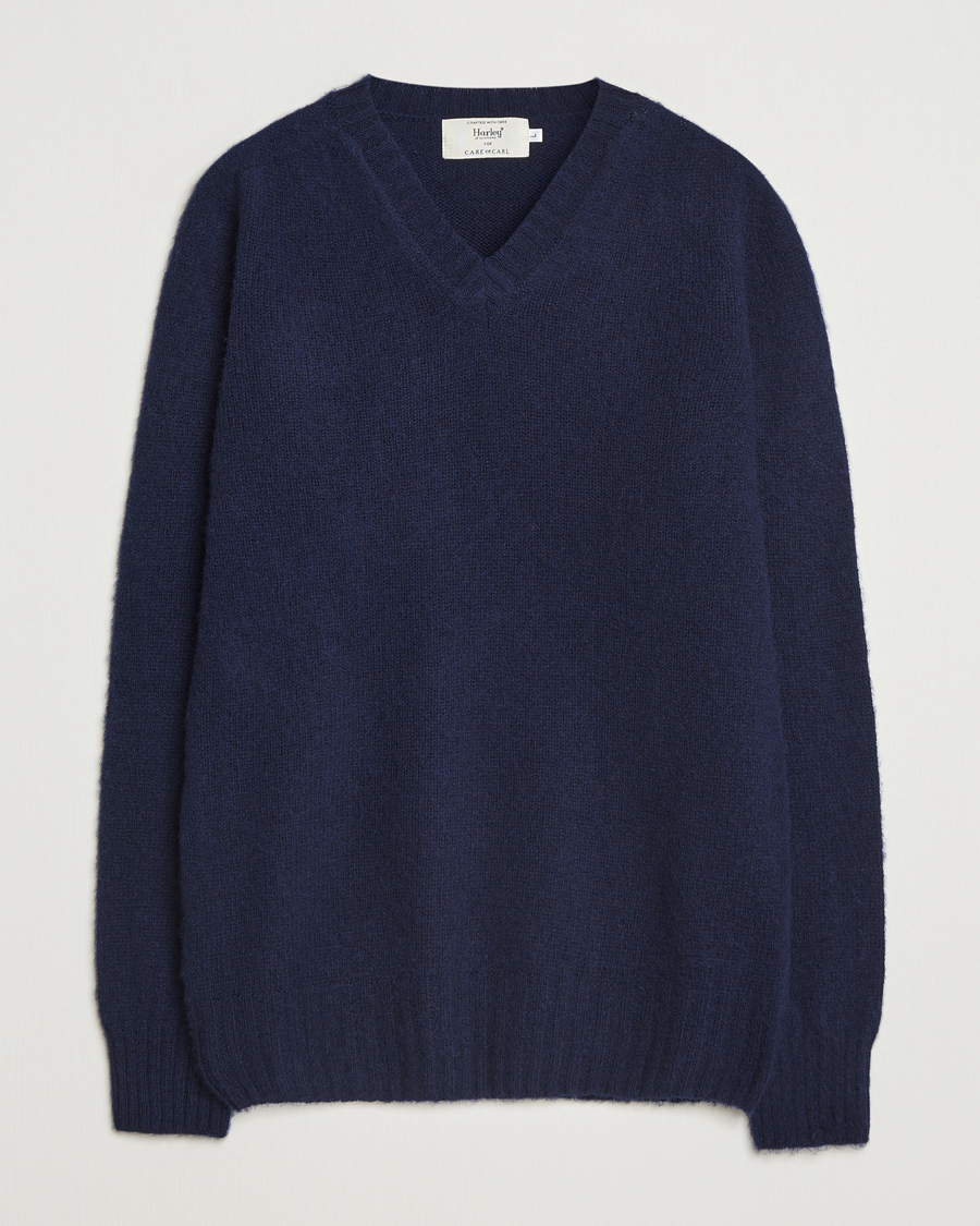 Men | Sweaters & Knitwear | Harley Of Scotland for Care of Carl | Harley Of Scotland Brushed Supersoft Lambswool V-Neck Navy