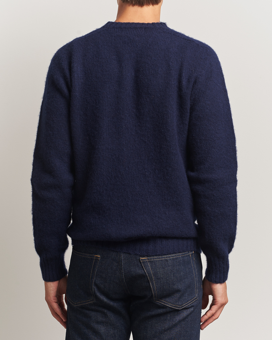 Men | Sweaters & Knitwear | Harley Of Scotland for Care of Carl | Harley Of Scotland Brushed Supersoft Lambswool V-Neck Navy