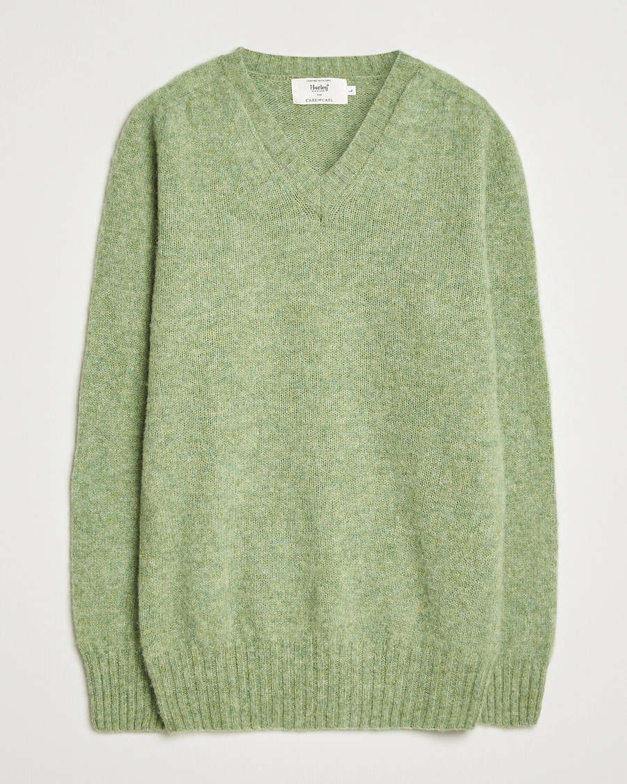 Men | Sweaters & Knitwear | Harley Of Scotland | Brushed Supersoft Lambswool V-Neck Light Green