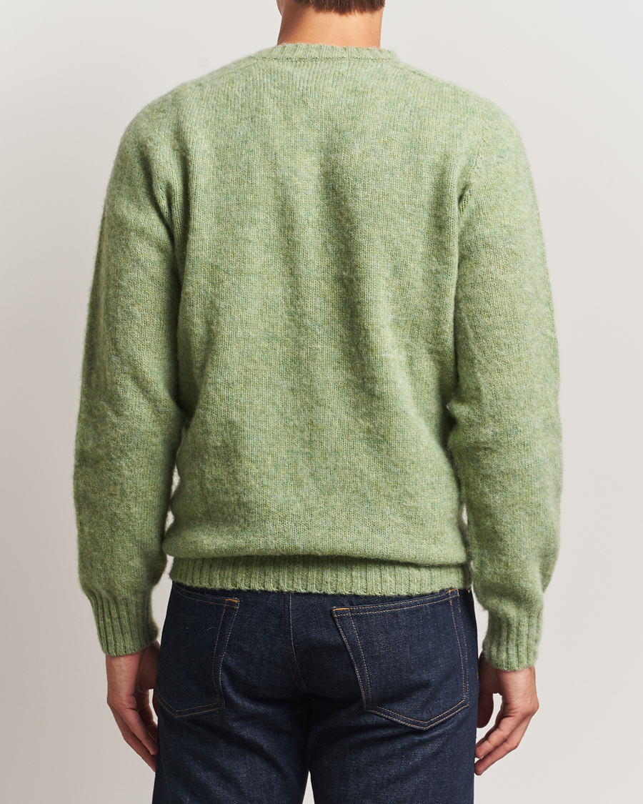 Men | Sweaters & Knitwear | Harley Of Scotland | Brushed Supersoft Lambswool V-Neck Light Green