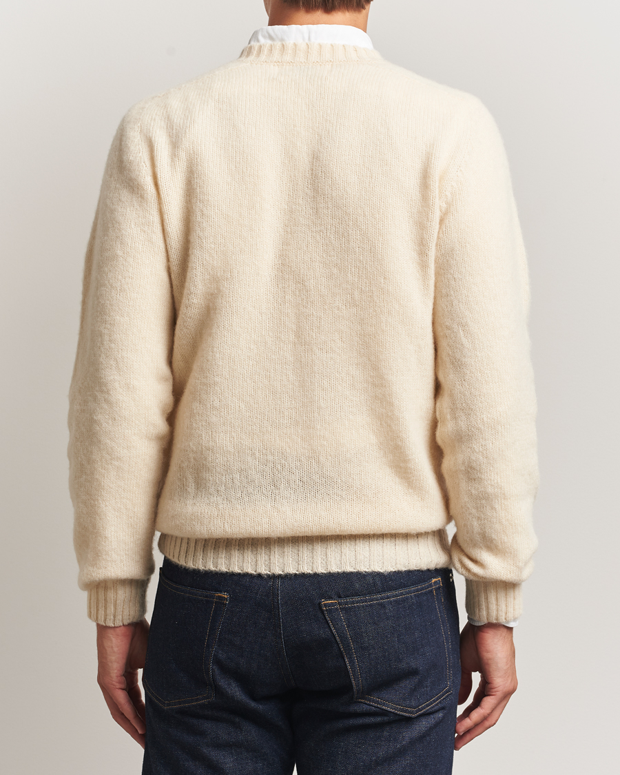 Men | Sweaters & Knitwear | Harley Of Scotland for Care of Carl | Harley Of Scotland Brushed Supersoft Lambswool V-Neck Vanilla