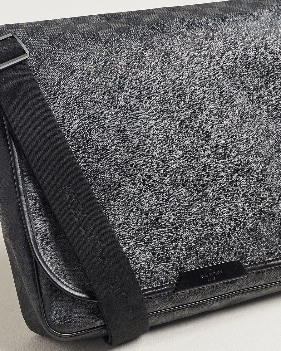 Men | Louis Vuitton Pre-Owned Daniel MM Shoulder Bag Damier Graphite | Louis Vuitton Pre-Owned | Daniel MM Shoulder Bag Damier Graphite