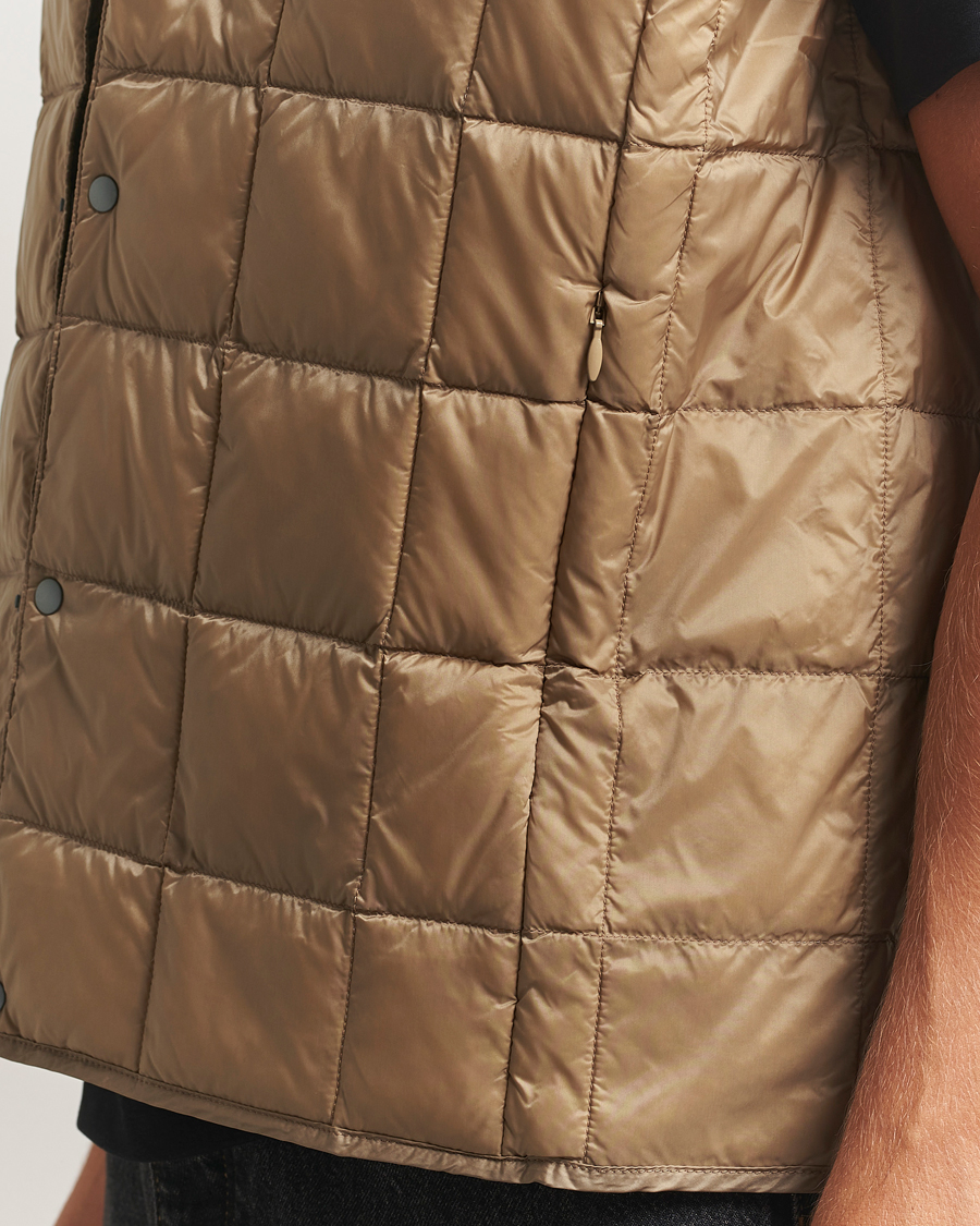 Men | Gilets | TAION | V-Neck Lightweight Down Vest Greige