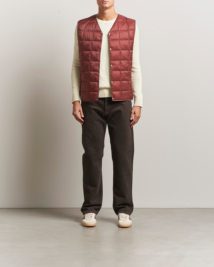 Men | Coats & Jackets | TAION | V-Neck Lightweight Down Vest Dark Red