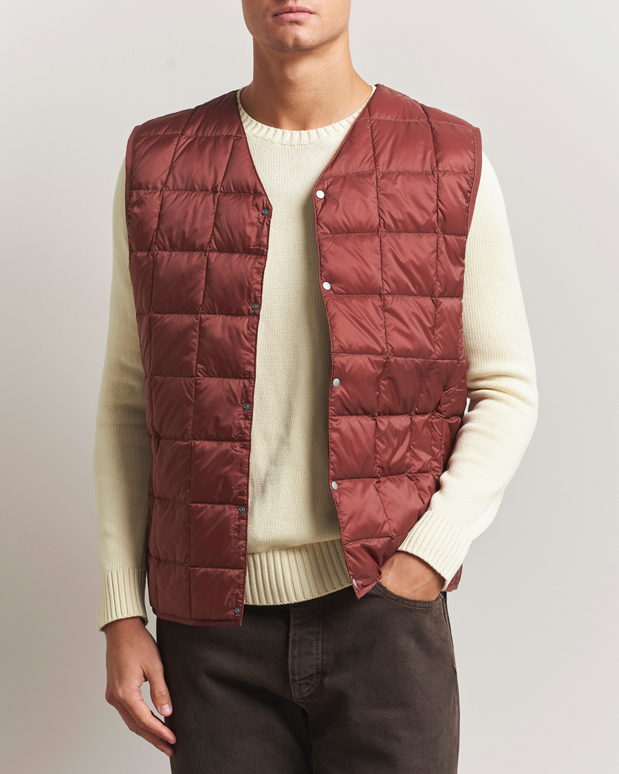 Men | Coats & Jackets | TAION | V-Neck Lightweight Down Vest Dark Red