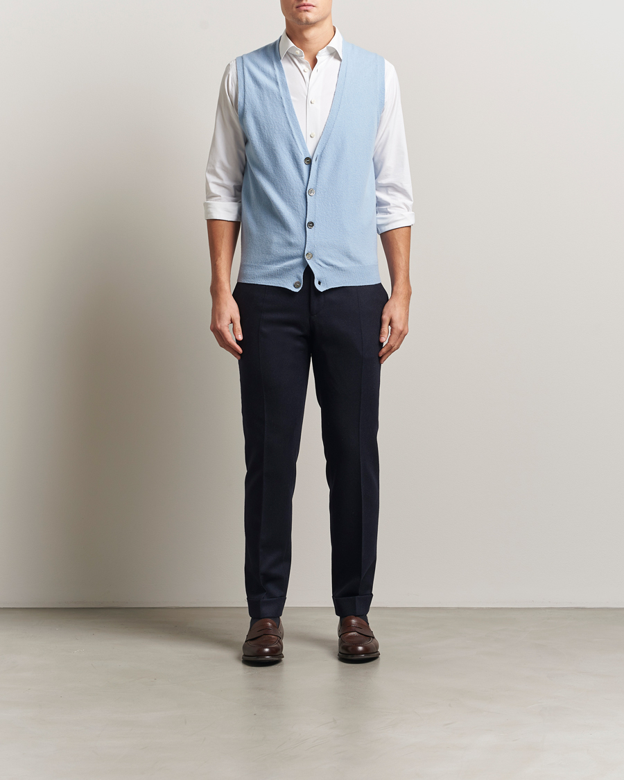 Men | Sweaters & Knitwear | Oscar Jacobson | Guiseppe Buttoned Vest Light Blue