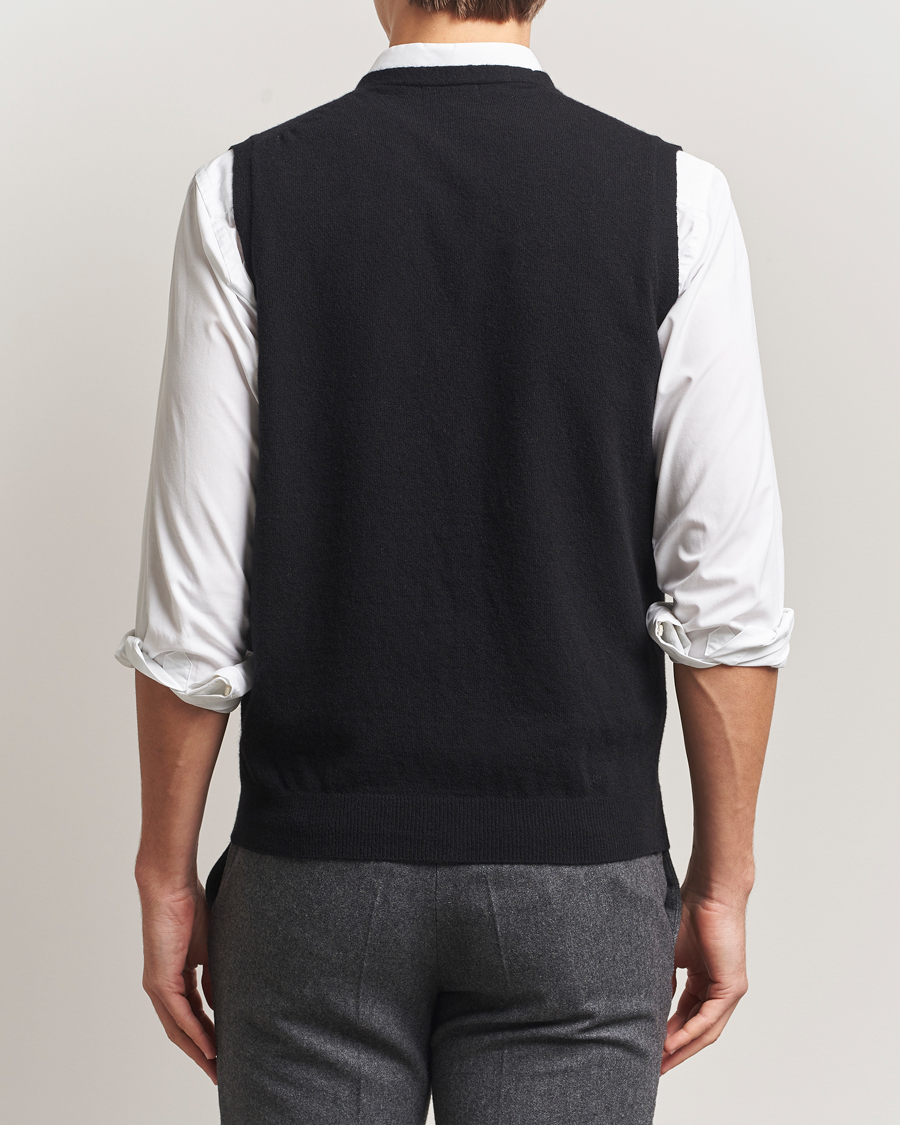 Men | Sweaters & Knitwear | Oscar Jacobson | Guiseppe Buttoned Vest Black