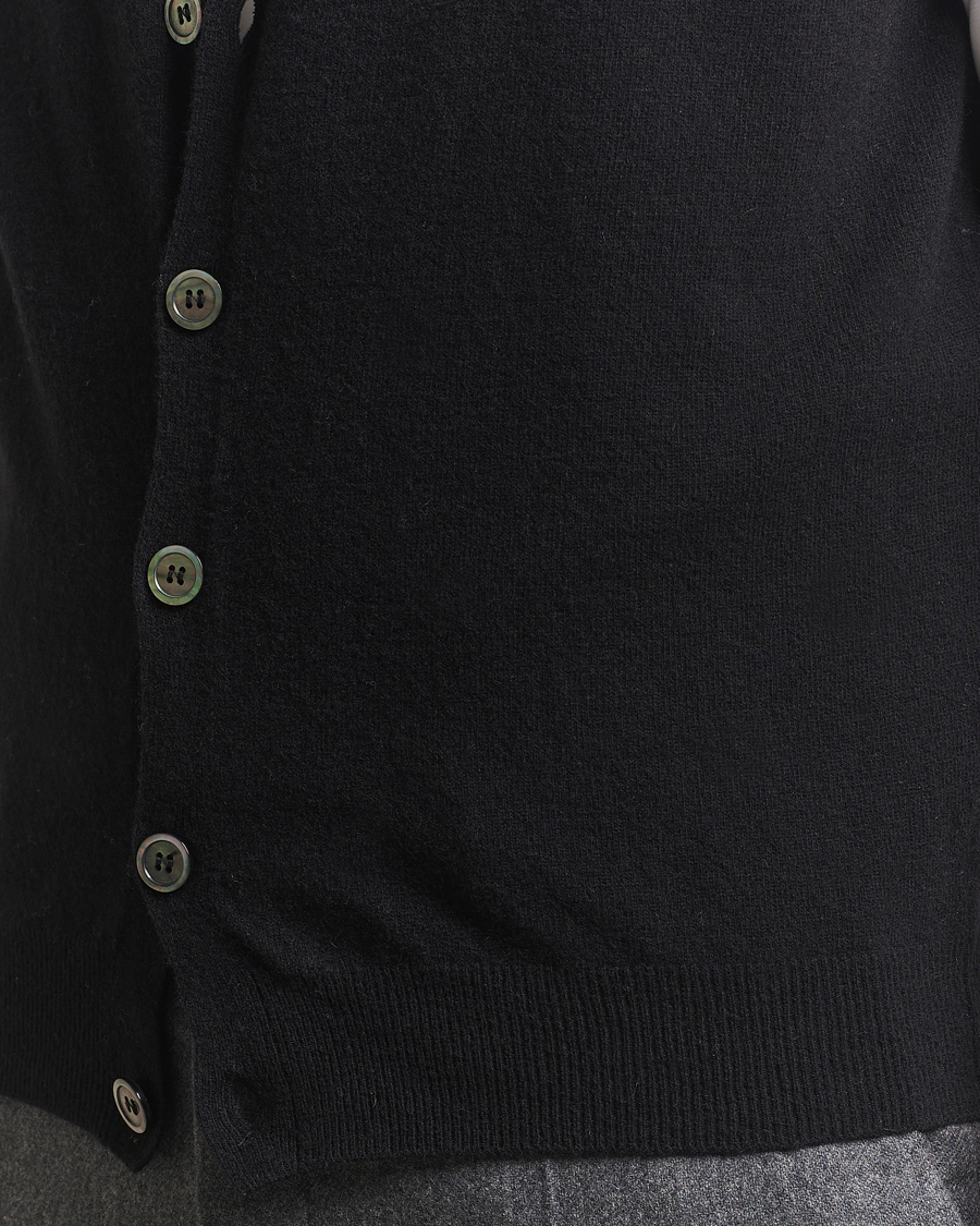Men | Sweaters & Knitwear | Oscar Jacobson | Guiseppe Buttoned Vest Black