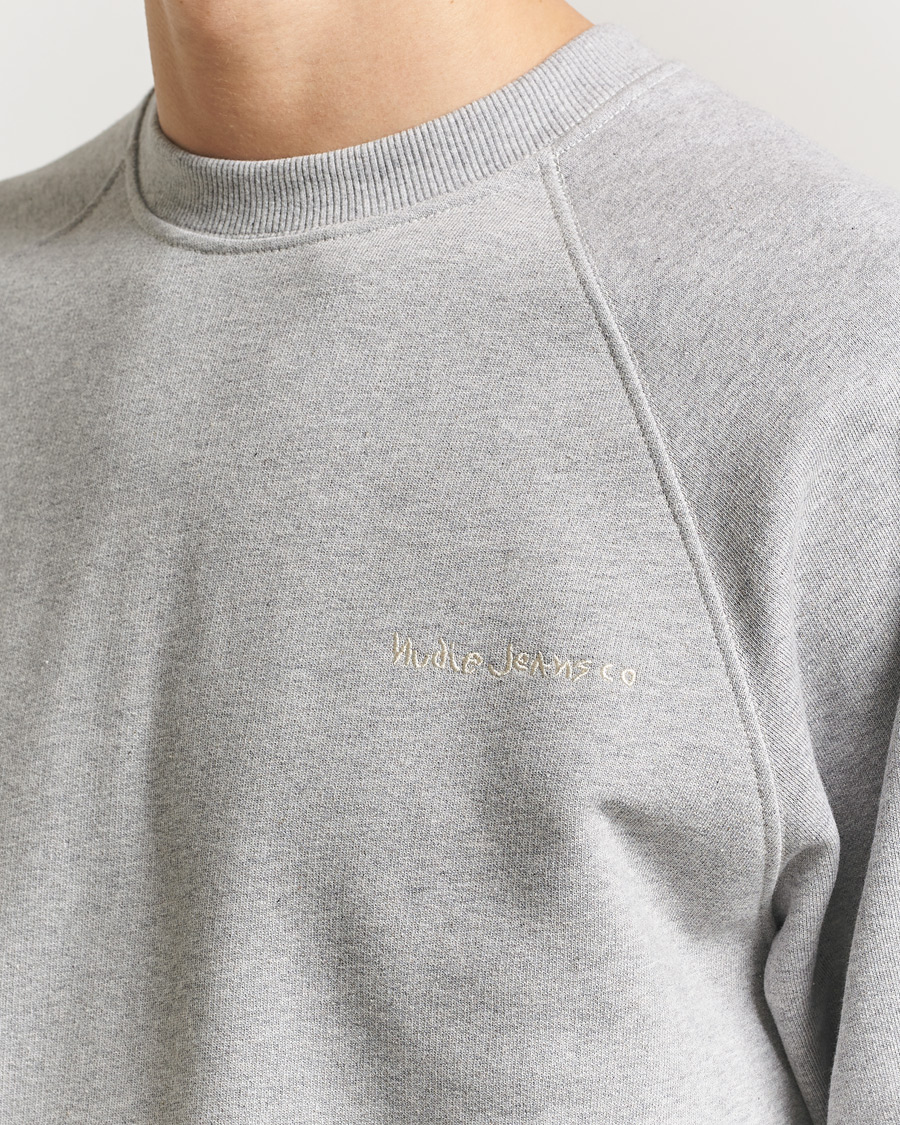 Men | Sweaters & Knitwear | Nudie Jeans | Palle Logo Crew Neck Sweatshirt Grey Melange