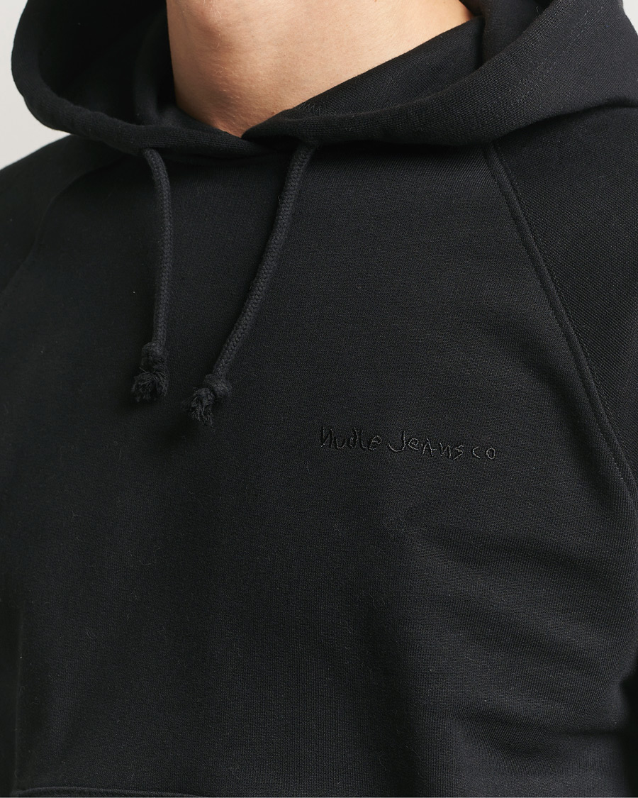 Men | Sweaters & Knitwear | Nudie Jeans | Gunde Logo Hoodie Black