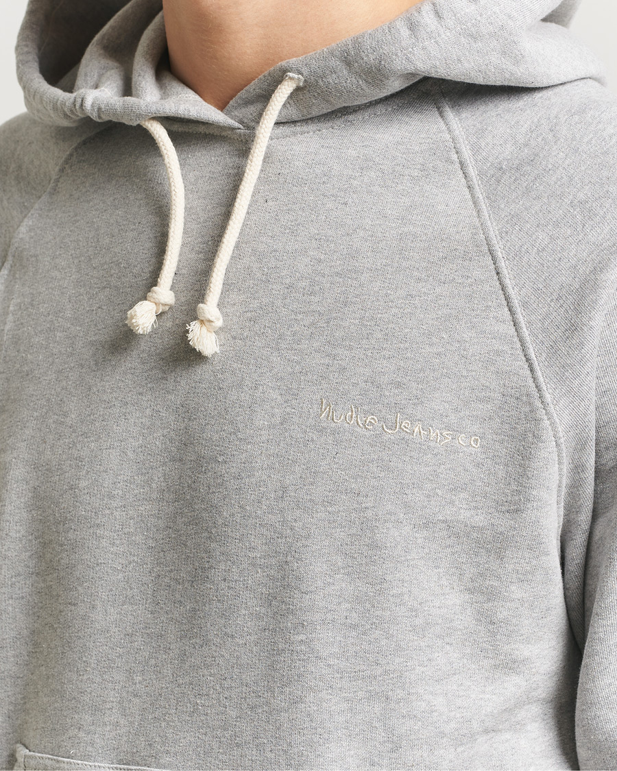 Men | Sweaters & Knitwear | Nudie Jeans | Gunde Logo Hoodie Grey Melange