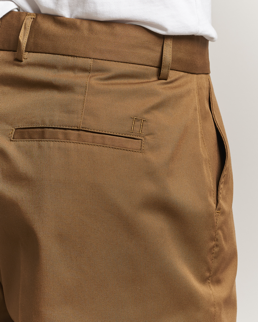 Men | Trousers | LES DEUX | Reece Pleated Heavy Twill Pant Dark Sand