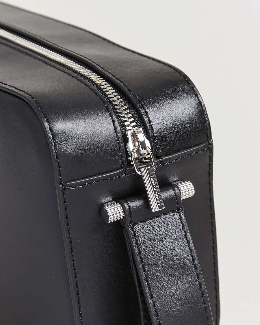 Men | Bags | Tiger of Sweden | Balnea Smooth Leather Washbag Black