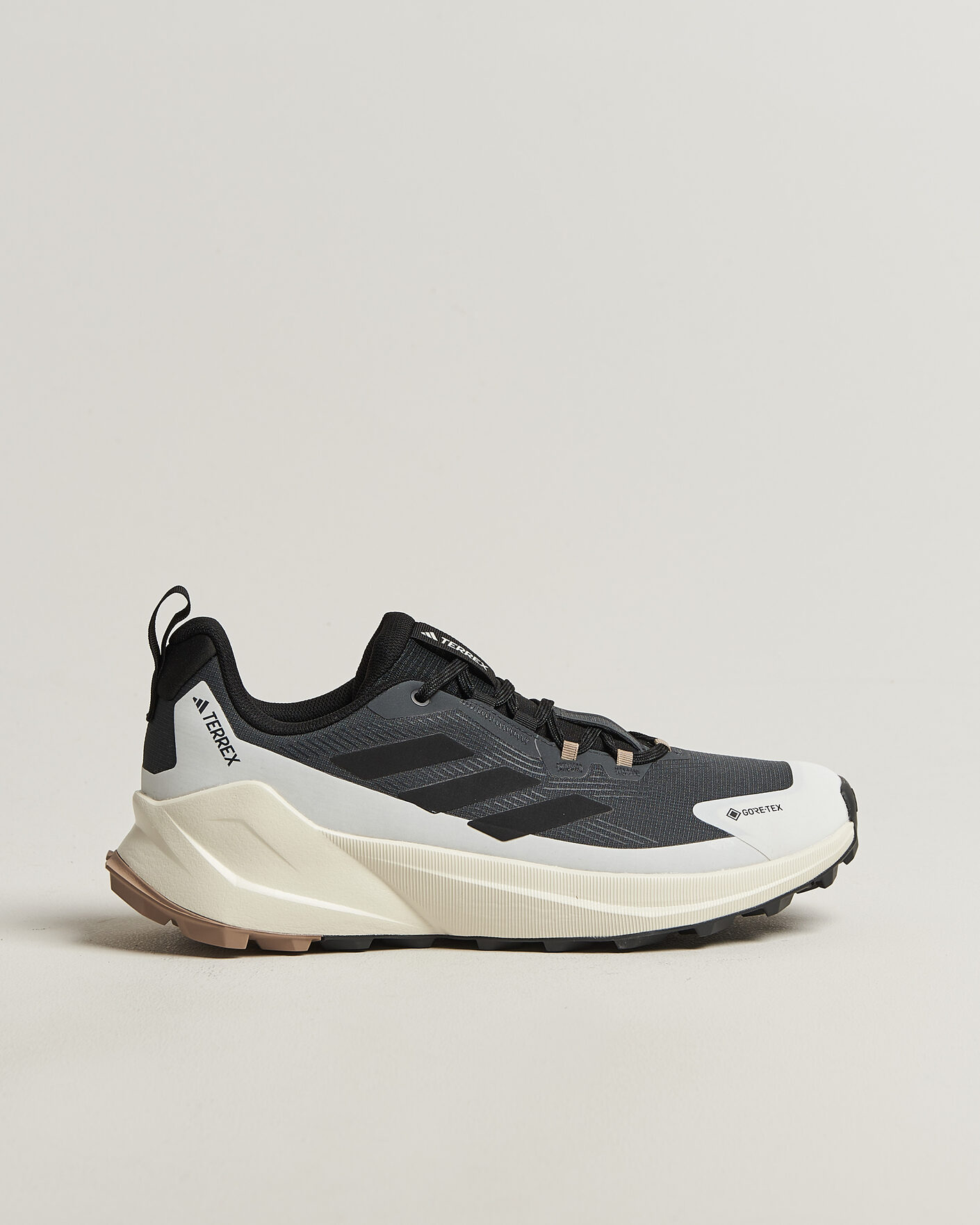 新品タグ付き 2.8 トラベルマット | コットンキャンバス / ochre adidas Performance Terrex Trailmaker 2 GTX White/Black at