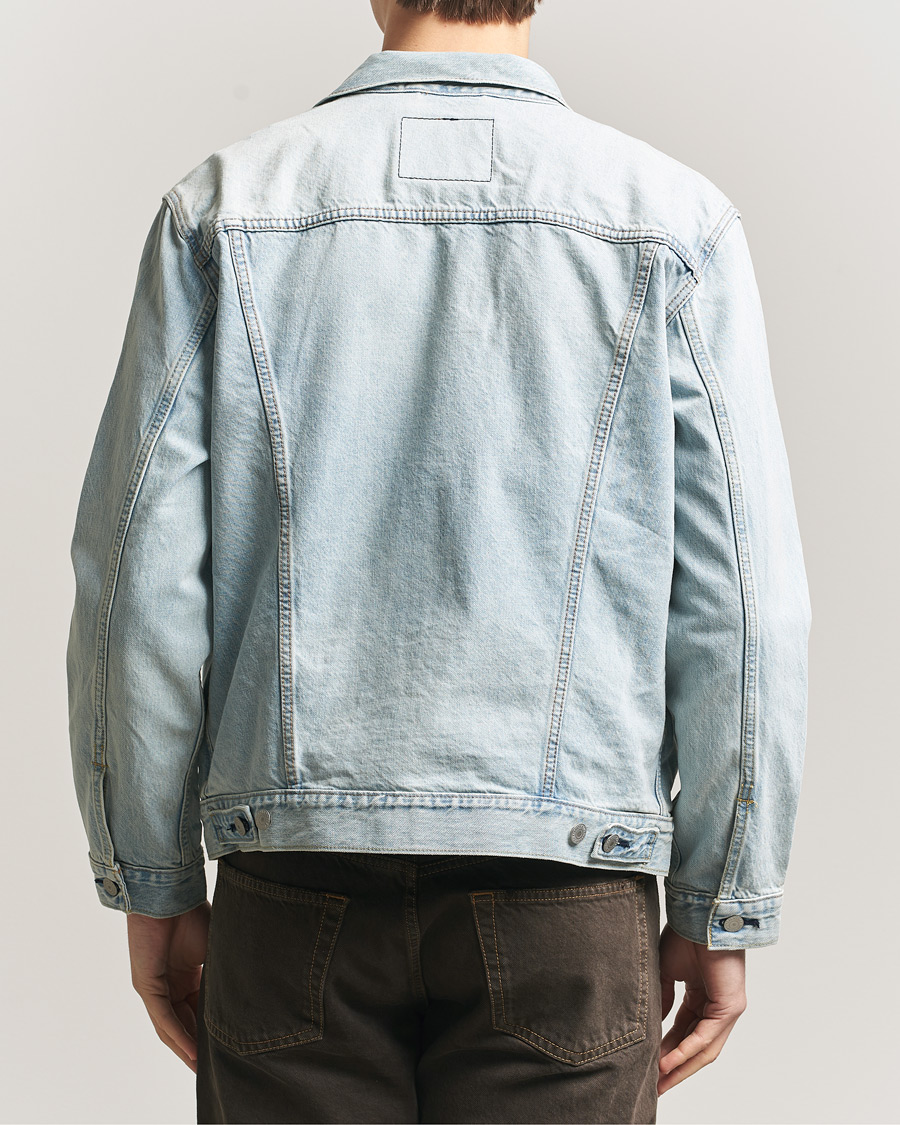 Men | Coats & Jackets | Levi's | The Trucker Jacket Into The Light