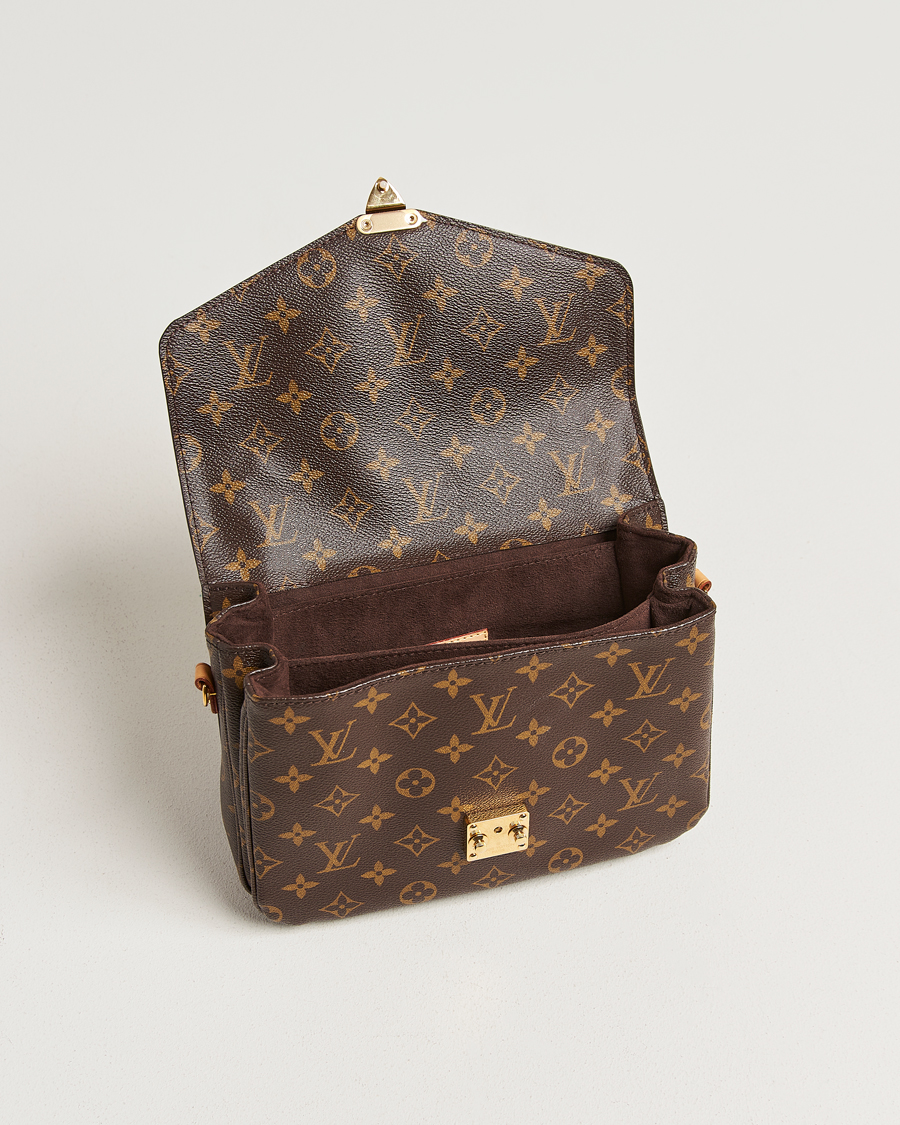 Men | Louis Vuitton Pre-Owned Pochette Métis Monogram | Louis Vuitton Pre-Owned | Pochette Métis Monogram