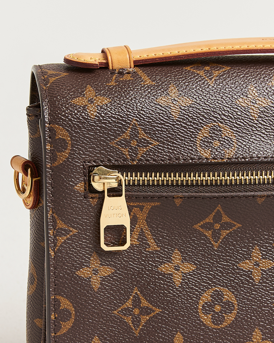 Men | Louis Vuitton Pre-Owned Pochette Métis Monogram | Louis Vuitton Pre-Owned | Pochette Métis Monogram