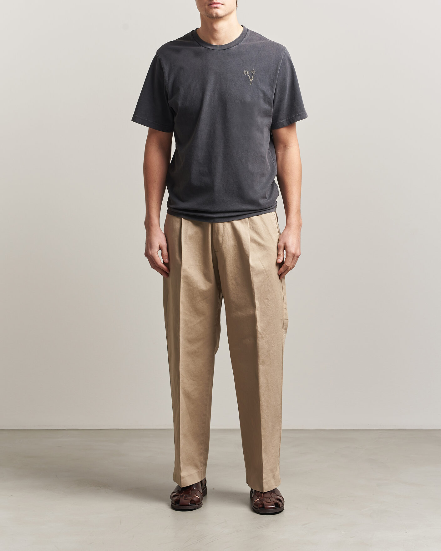 Men | T-Shirts | Forét | Bouquet T-Shirt Washed Black