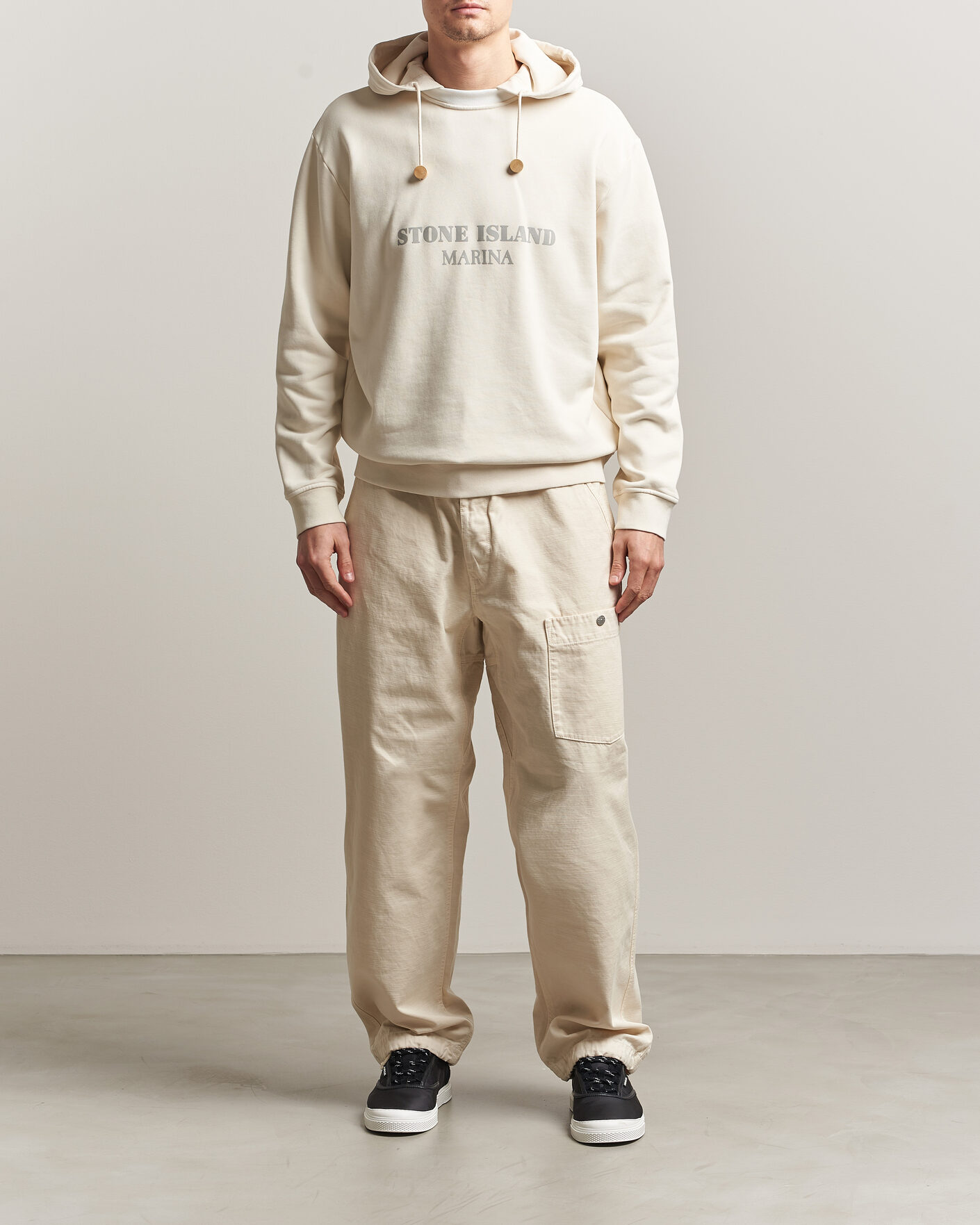 STONE  MARINA トレーナー アイボリー Stone Island Marina Cotton Twill Trousers Ivory at CareOfCarl.com