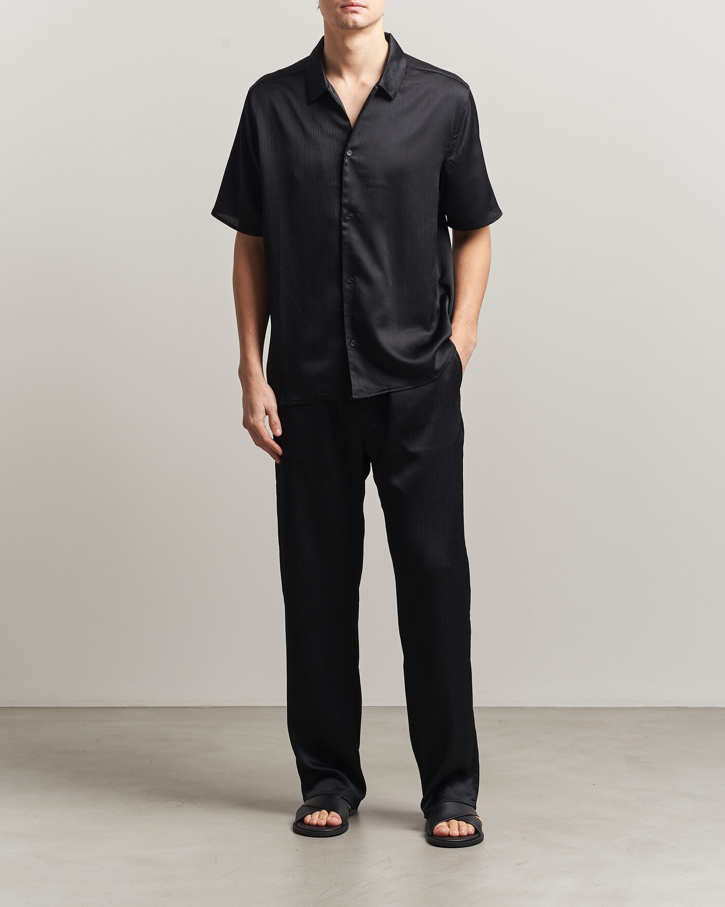 Men | Shirts | LES DEUX | Hector Plissé Short Sleeve Shirt Black