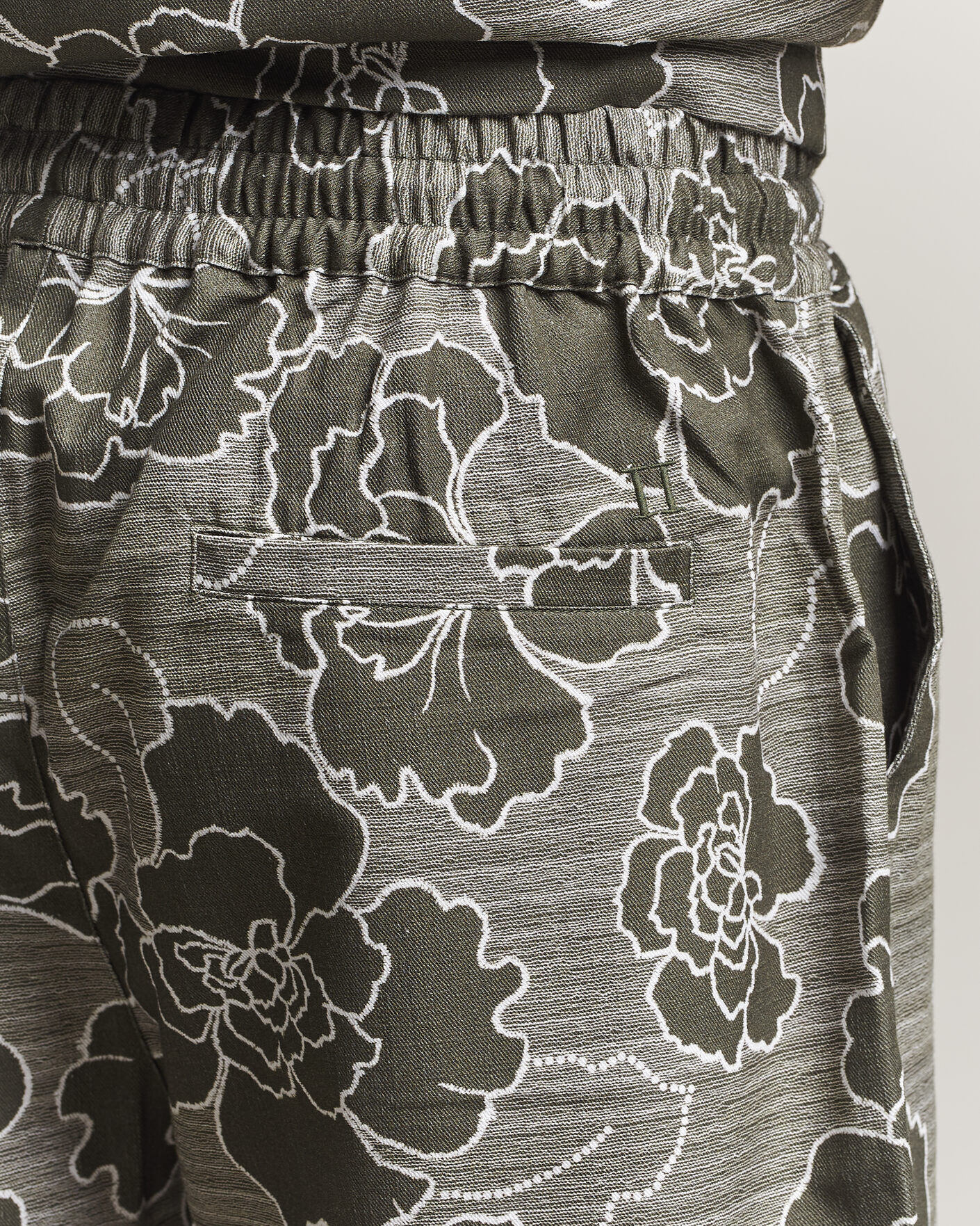 Men | Shorts | LES DEUX | Charlie Poppy AOP Shorts Olive Night