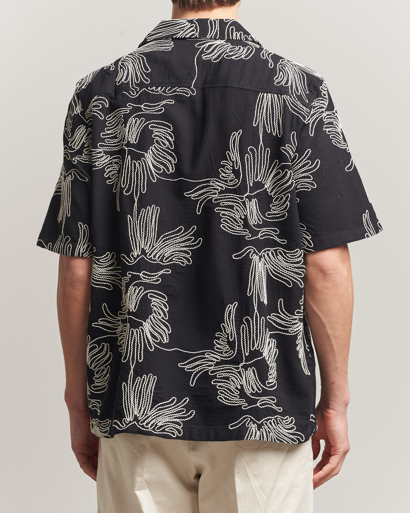Men | Shirts | LES DEUX | Liam AOE Flower Short Sleeve Shirt Black