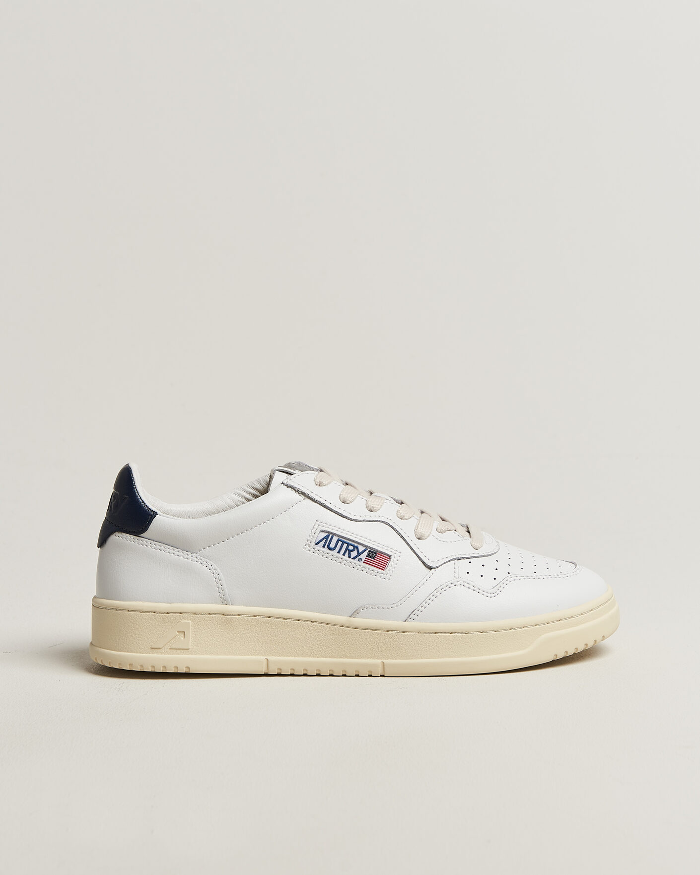 Men | Sneakers | Autry | Medalist Low Sneaker White/Space