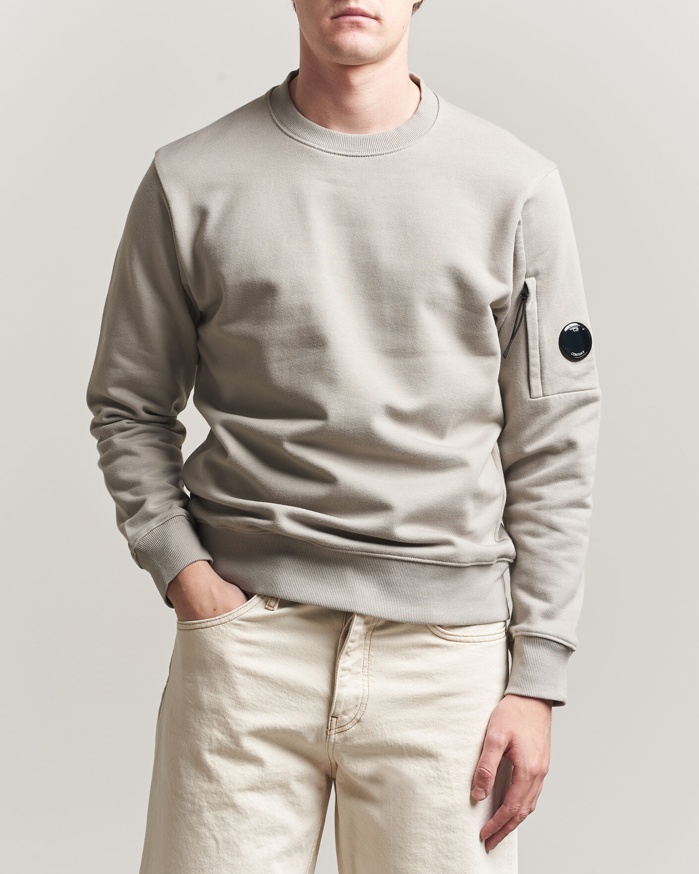 Men | Sweaters & Knitwear | C.P. Company | Diagonal Raised Fleece Lens Sweatshirt Light Grey