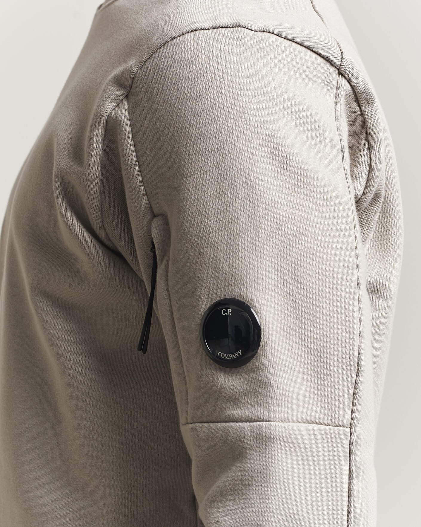 Men | Sweaters & Knitwear | C.P. Company | Diagonal Raised Fleece Lens Sweatshirt Light Grey