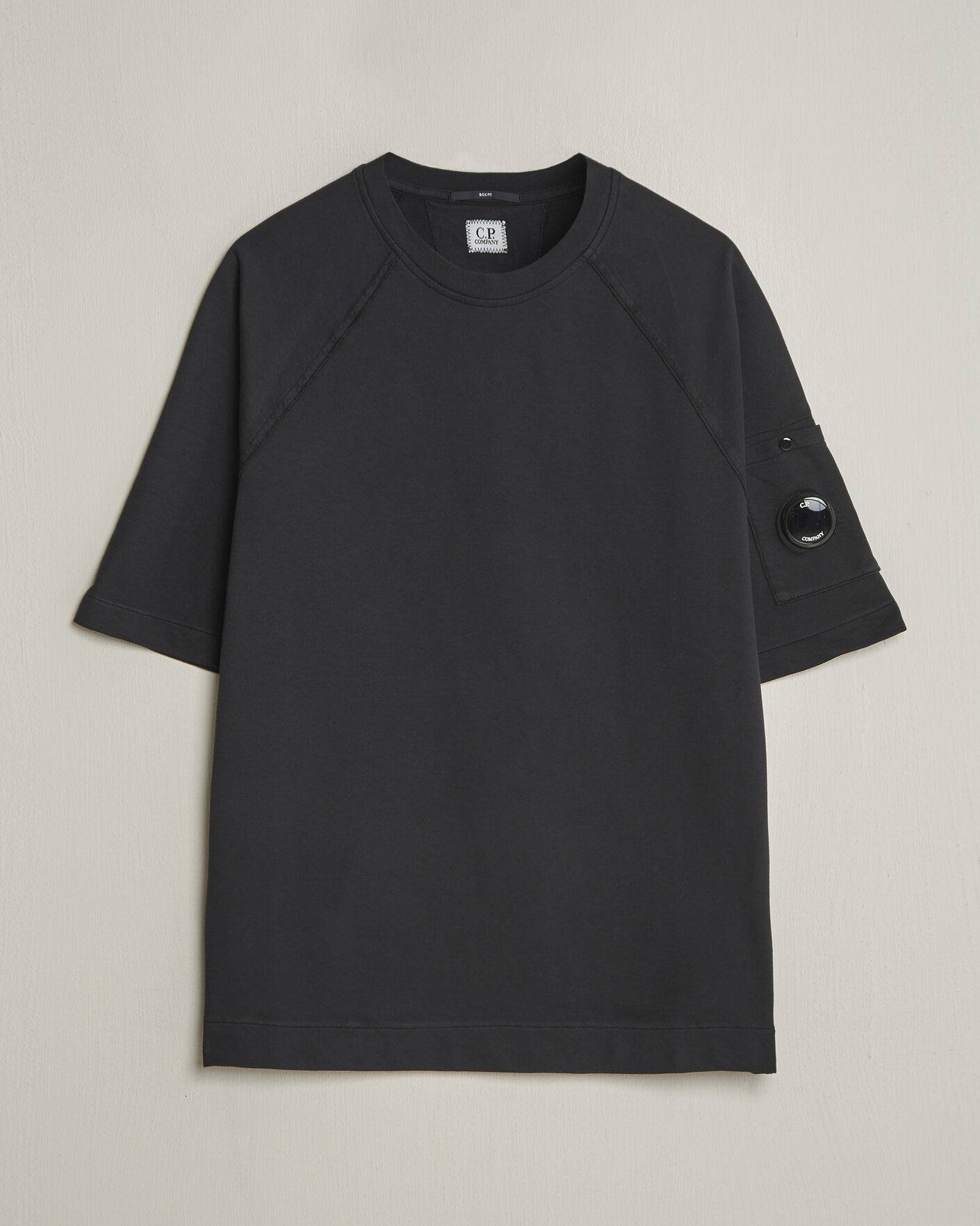 C.P. Company ブラック レンズ付きTシャツ Mサイズ C.P. Company Heavy Weight Lens T-Shirt Black at CareOfCarl.com