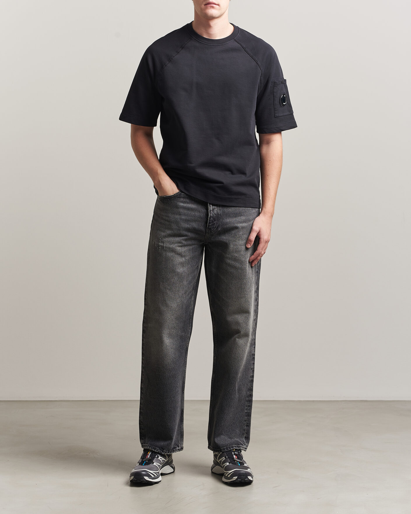 C.P. Company ブラック レンズ付きTシャツ Mサイズ C.P. Company Heavy Weight Lens T-Shirt Black at CareOfCarl.com