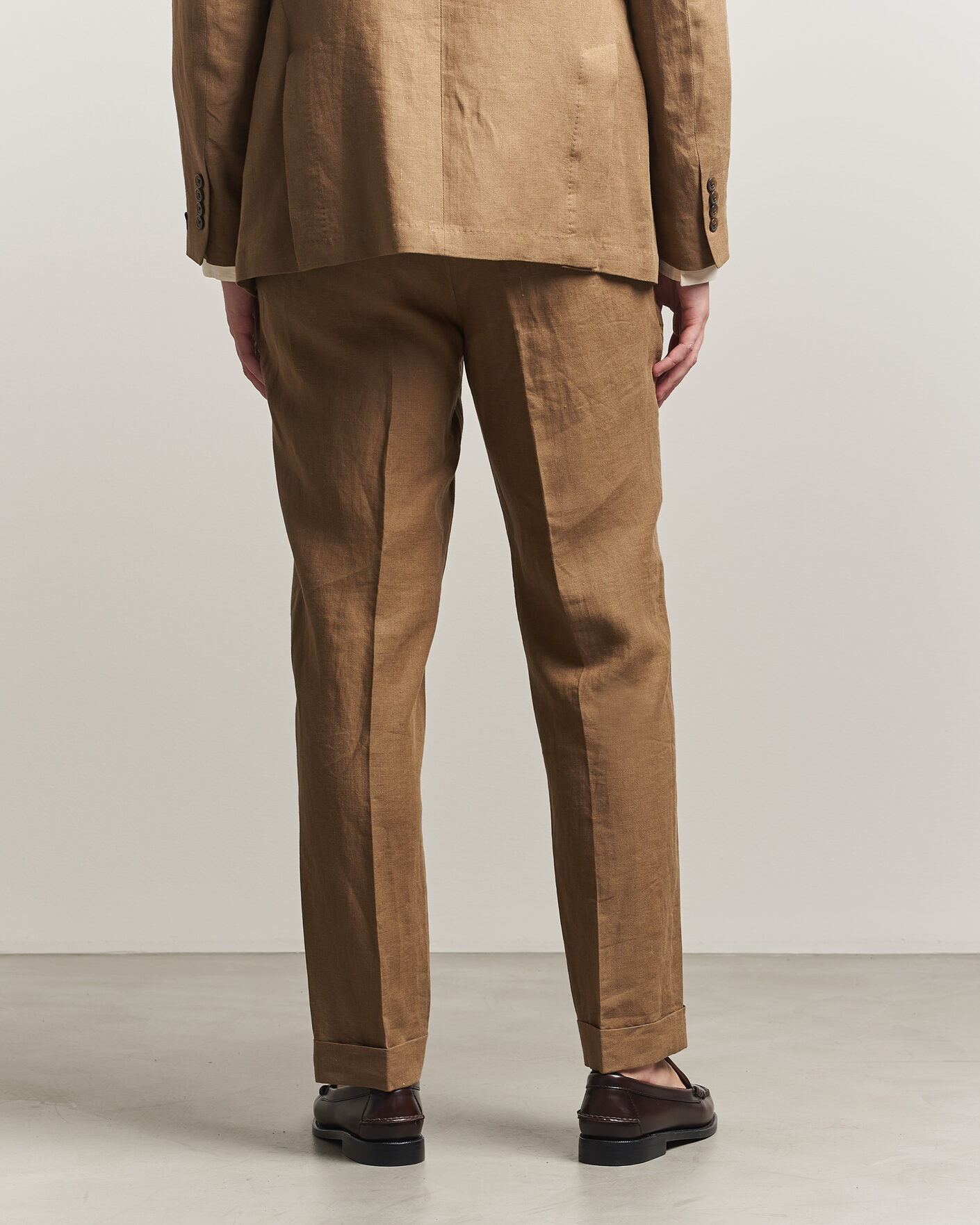 Polo Ralph Lauren Linen Pleated Trousers Light Sable at CareOfCarl.com
