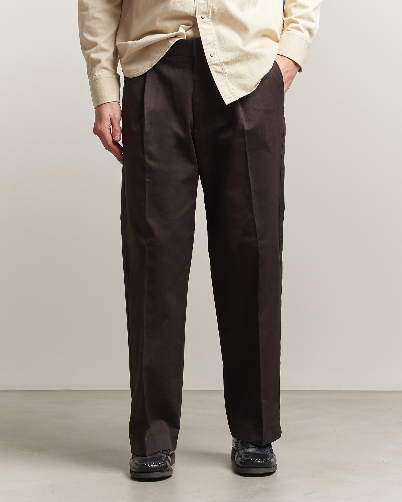 Men | Trousers | NN07 | Kay Cotton Pleated Trousers Deep Truffle