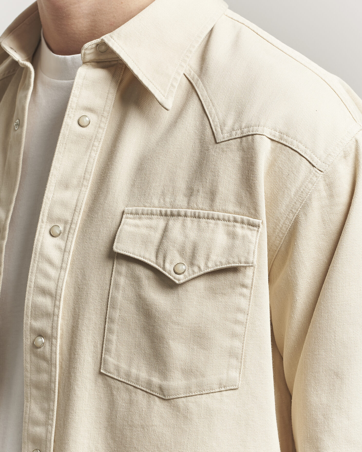 argue Richi Denimシャツプルオーバー　ベージュ　サイズ2 NN07 Ricky Western Denim Shirt Ivory at CareOfCarl.com