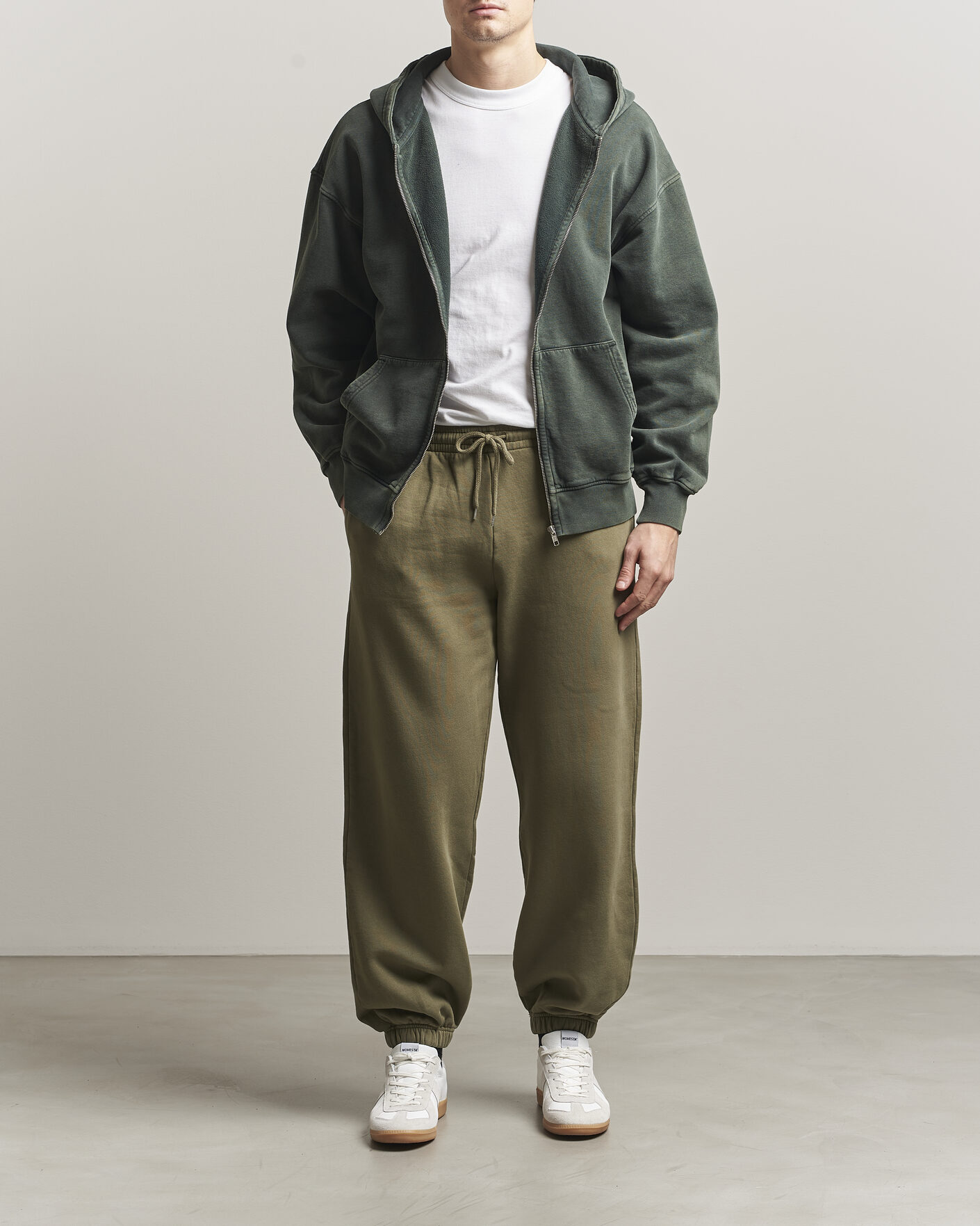 Men | Trousers | Colorful Standard | Classic Organic Sweatpants Dusty Olive