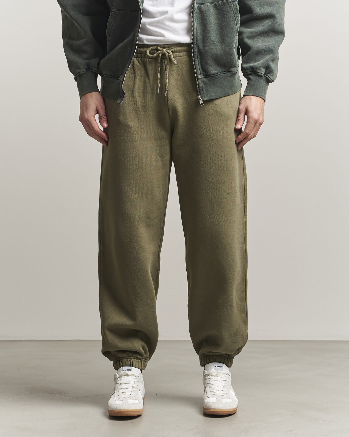 Men | Trousers | Colorful Standard | Classic Organic Sweatpants Dusty Olive