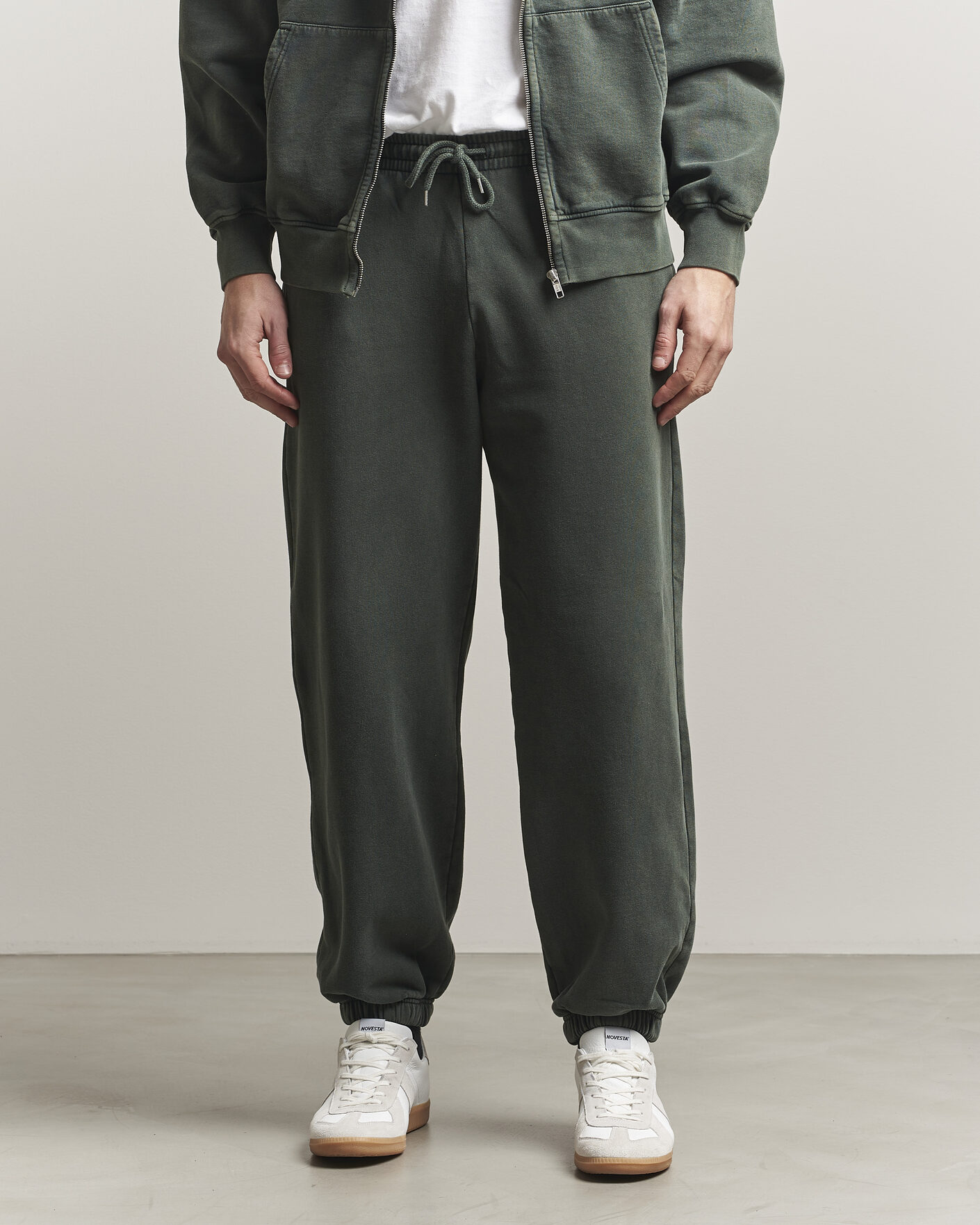 Men | Trousers | Colorful Standard | Classic Organic Sweatpants Midnight Forest