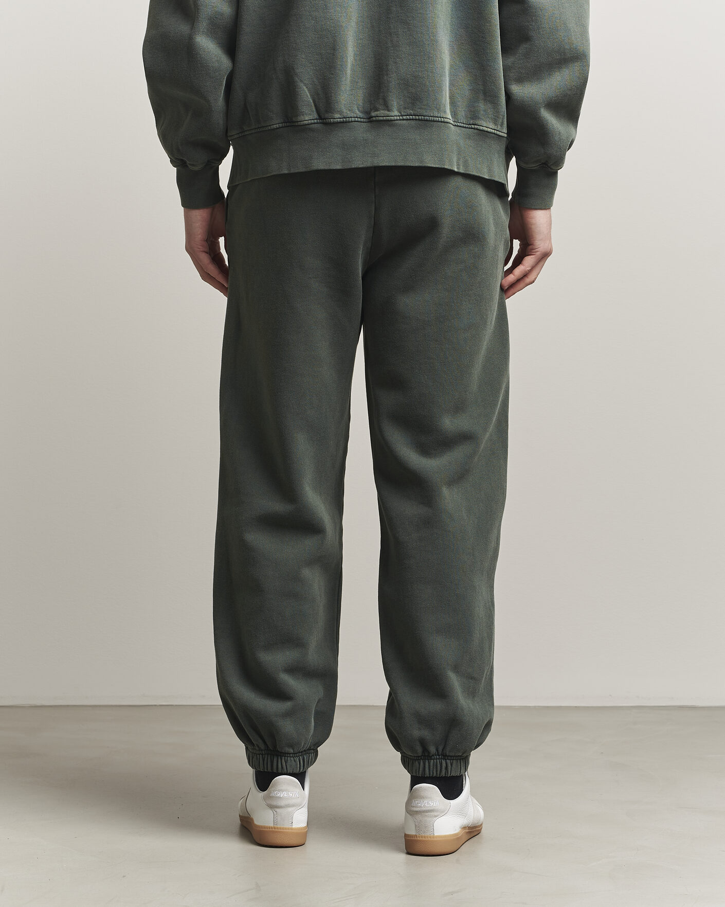 Men | Trousers | Colorful Standard | Classic Organic Sweatpants Midnight Forest