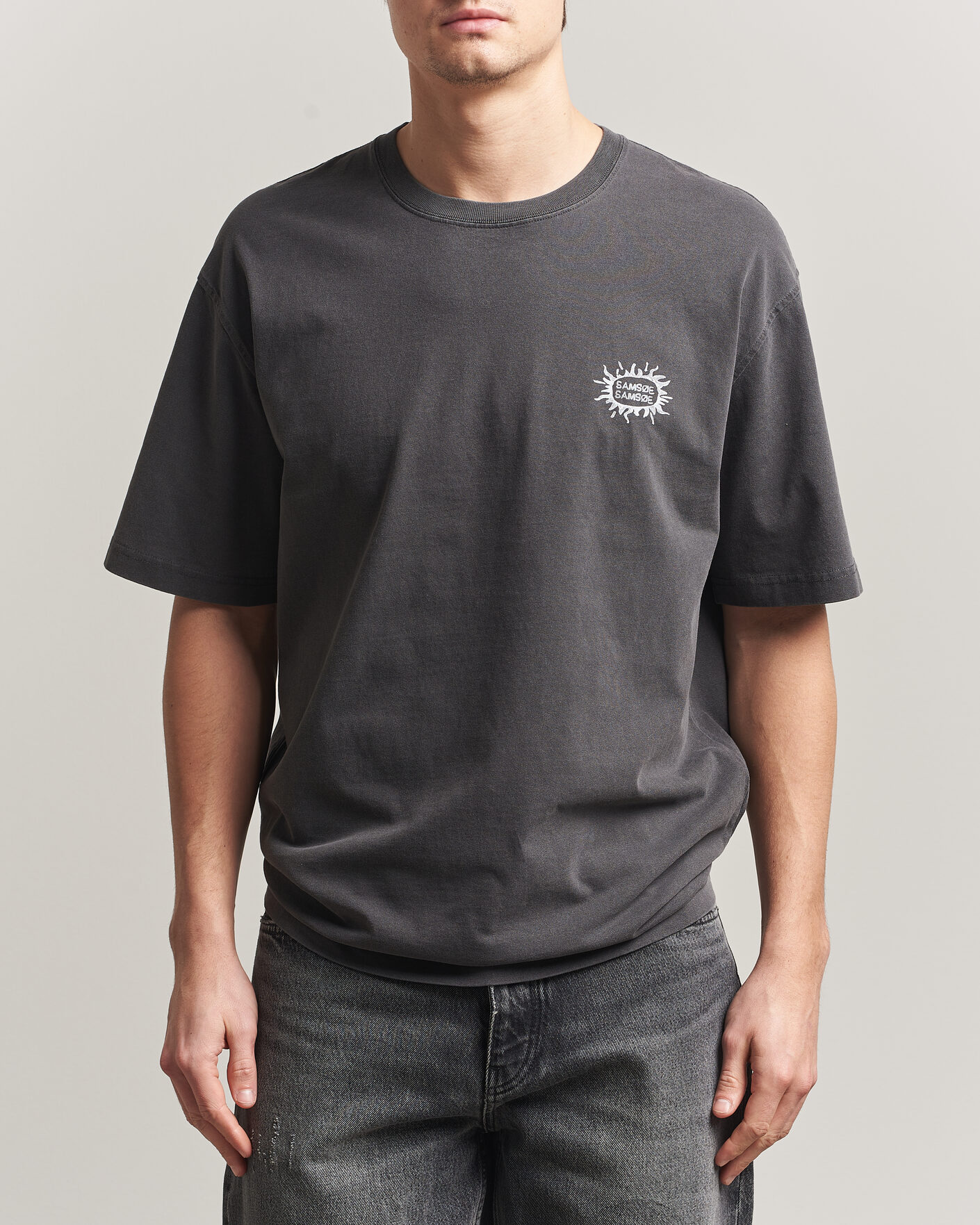 Men | T-Shirts | Samsøe Samsøe | Gergei Printed Crew Neck T-Shirt Washed Black