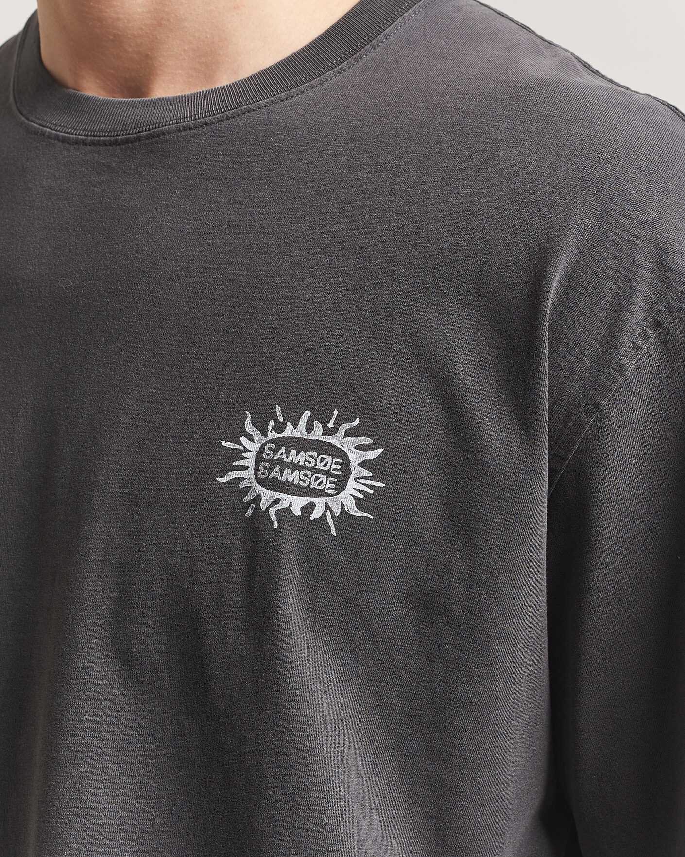 Men | T-Shirts | Samsøe Samsøe | Gergei Printed Crew Neck T-Shirt Washed Black