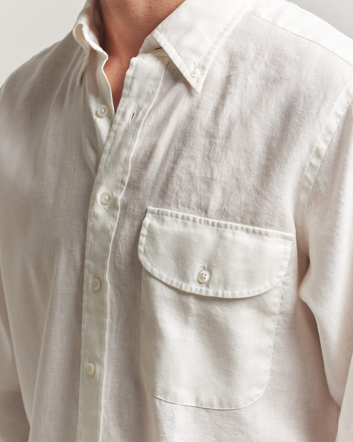 Men | Shirts | Drake's | Linen Button Down Curved Pocket Shirt White