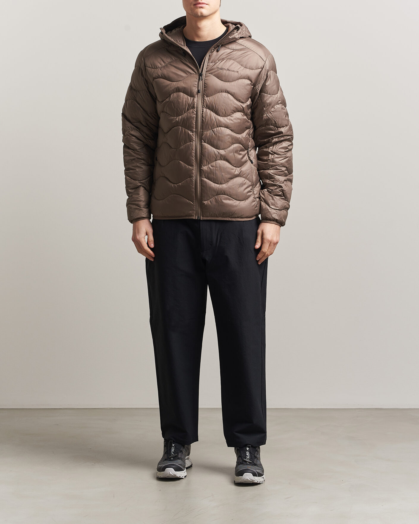 Men | Coats & Jackets | Peak Performance | Helium Down Hooded Jacket Terrian Tan